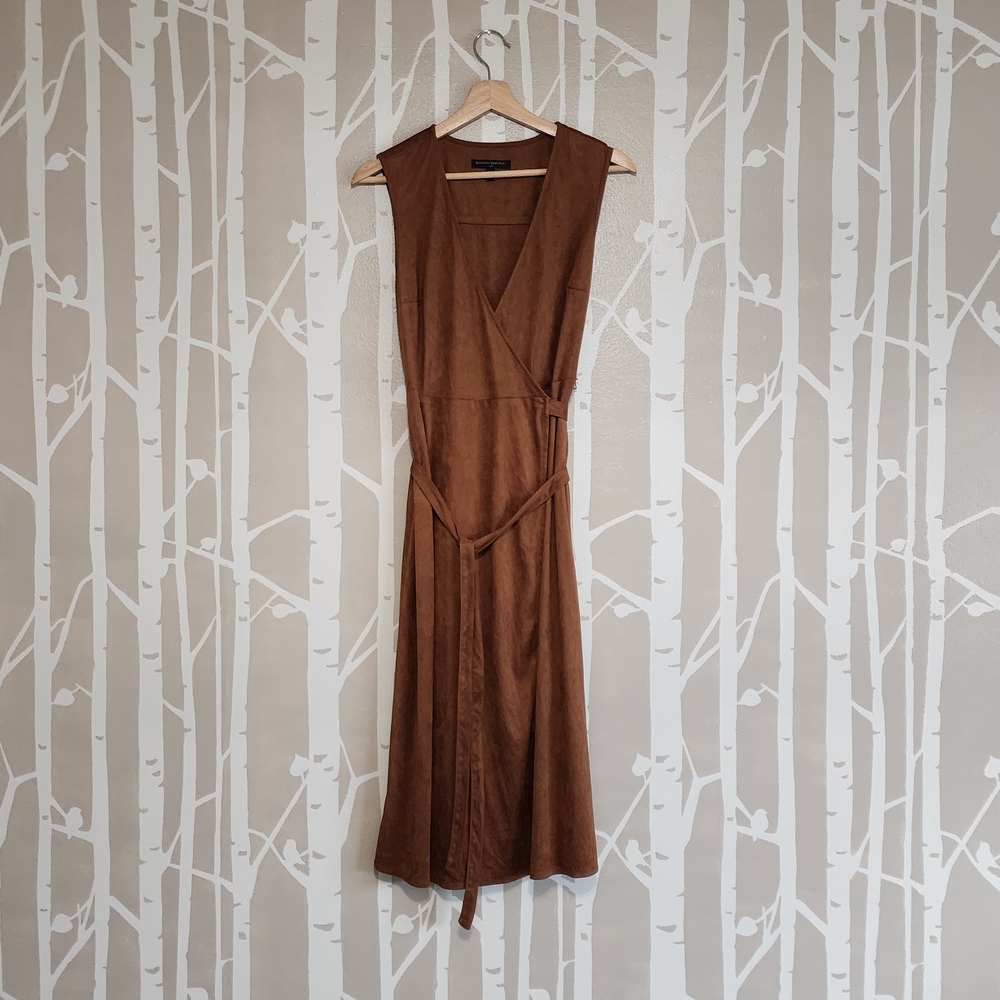 Banana Republic Factory: Elegant Brown Sleeveless Wrap Dress